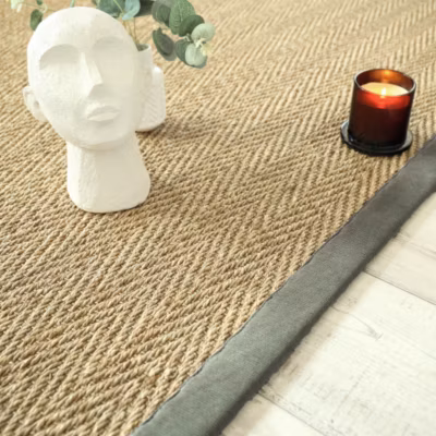 Tapis Jonc de mer – Bihar fin chevron – Ganse chenille vert mousse – 160 x 230 cm