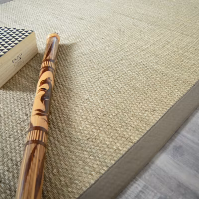 Tapis Jonc de mer Kalapa fin panama – Ganse coton taupe – 250 x 350 cm