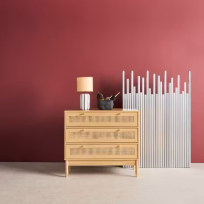Commode décor bois et cannage 3 tiroirs teinte naturelle – 90 x 40 x 80 cm – Judith