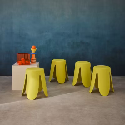 Set de 4 tabourets empilables simili cuir jaune. Niki D.30 / 44 x H46cm